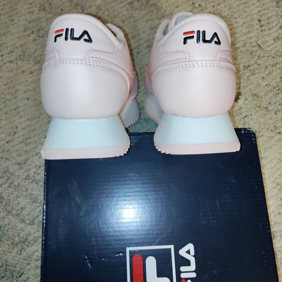 Brand New Pink Filas they look like the lighter pink pics - Picture 8 of 8